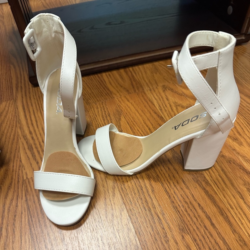 Soda Heels. Size 6 1/2. Color White